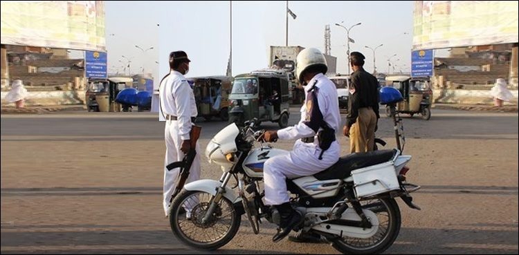 You will now be fined for slow driving in fast lane