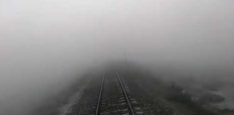 Dense fog disrupts trains’ schedule