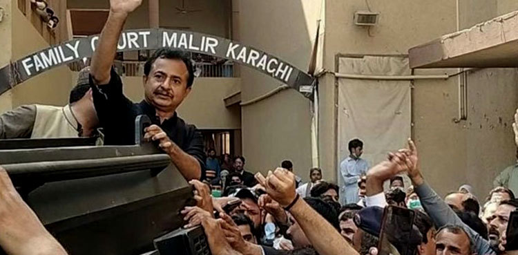 Haleem Adil Sheikh re-arrested shortly after Karachi ATC orders release