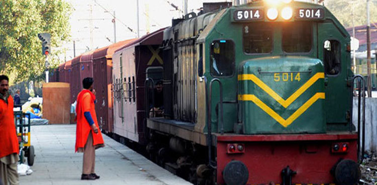 Sukkur: Father killed, 2 sons injured as train rams into motorcycle