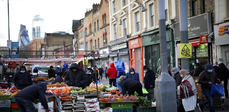 UK consumers defy their budget worries to shop more