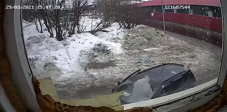 WATCH: Couple narrowly escapes massive ice block falling off roof