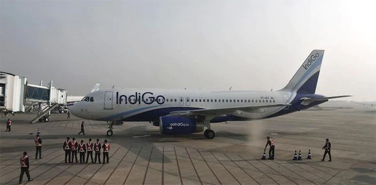 Passenger tests positive for COVID-19 moments before flight take-off