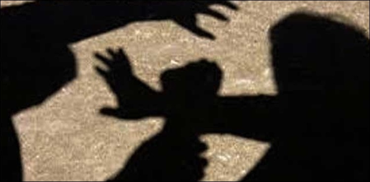 Lahore rickshaw driver allegedly rapes woman & her minor daughter