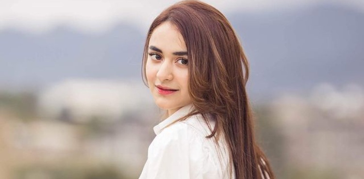 Yumna Zaidi calls for authorities to save Pakistan football