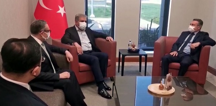 FM Qureshi arrives in Turkey on two-day official visit