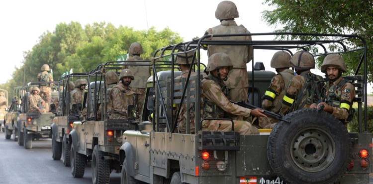 Troops patrol Peshawar with Police for Corona SOPs enforcement