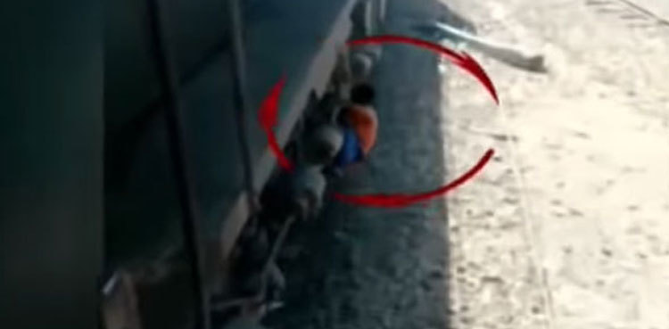 Teenager arrested over stealing brake plates from moving train in Sukkur