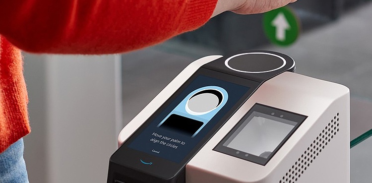 Amazon to let shoppers pay with swipe of their palm