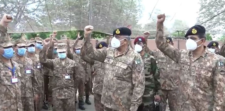 Army chief offers Eid prayers at LoC, lauds soldiers' morale