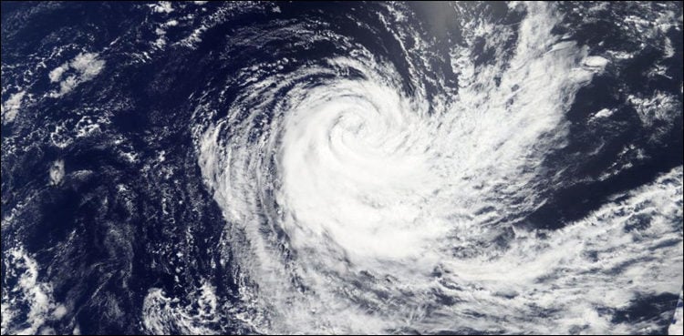 Met office issues cyclone, torrential rains' alert for Karachi, other Sindh districts