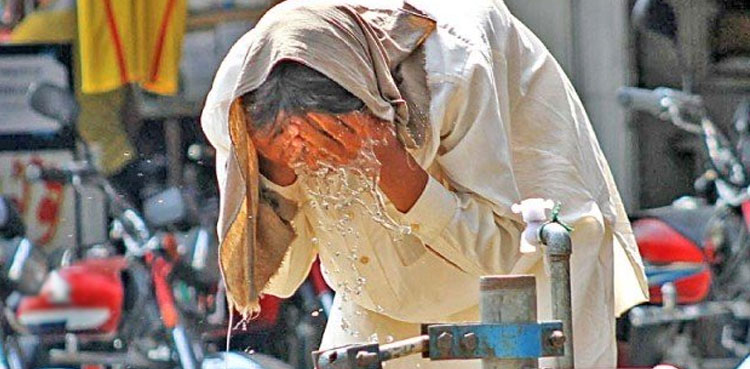 Karachi experiences hot weather as mercury soars to 42°C