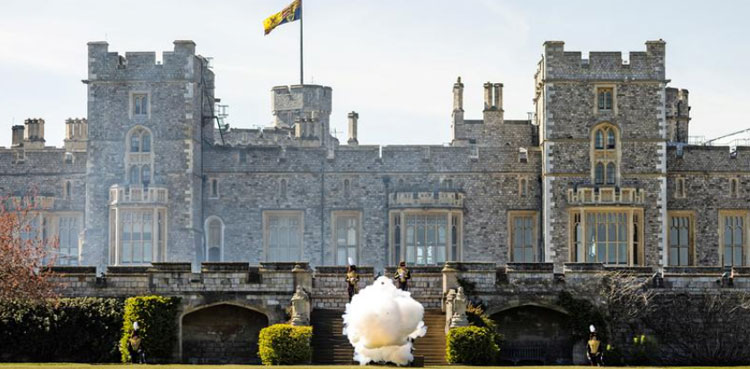 Young British people want to ditch the monarchy, poll suggests