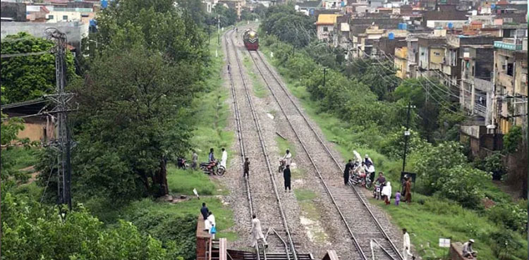 CJP orders Pakistan Railways to retrieve illegally occupied land