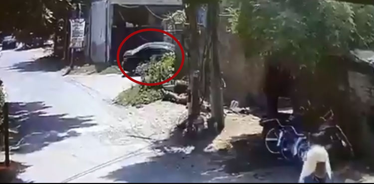 Lahore blast: CCTV footage shows man parking car that 'exploded'  