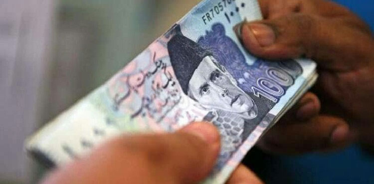 Men posing as SBP officials 'arrested' for selling counterfeit Pakistan currency