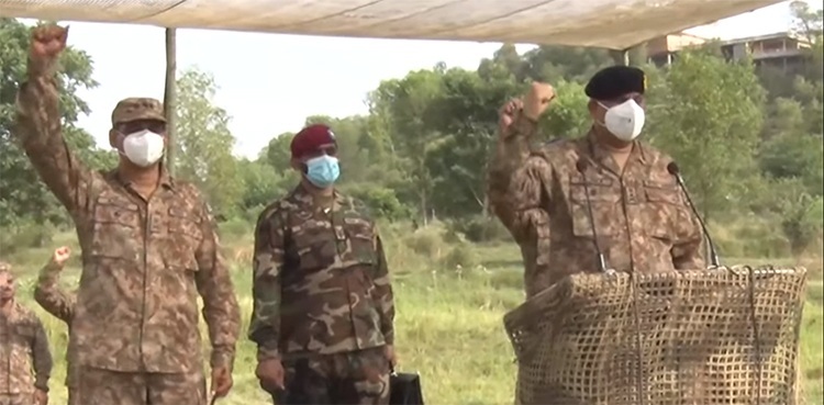 COAS Bajwa visits Sialkot, Kotli to attend closing session of Corps level war game