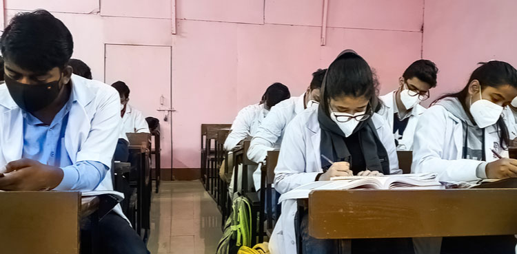 Govt caps fees of private medical and dental colleges