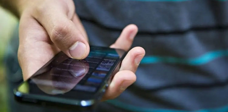 Local manufacturing of mobile phones surpasses import: Razak Dawood