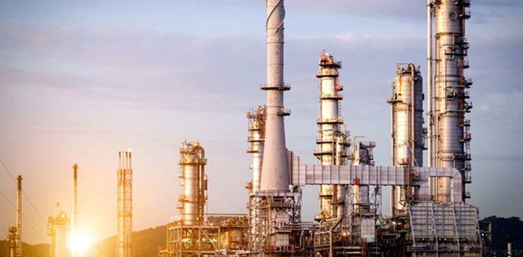 Shaukat Tarin reviews progress on new oil refining policy