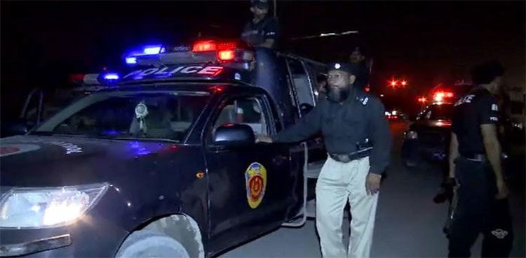 Robbers in police disguise loot ex-Karachi commissioner's mother house