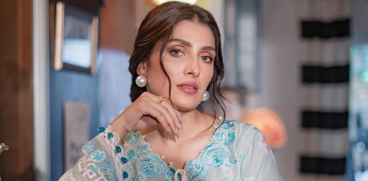 Ayeza Khan highlights importance of getting vaccinated, schools troll