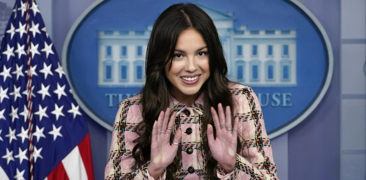 Popstar Olivia Rodrigo urges youth to get vaccinated