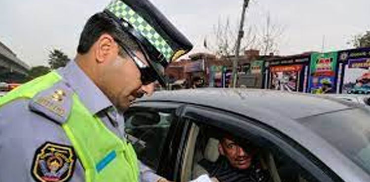 Beware! Driving without licence to cost Rs2000 in Lahore