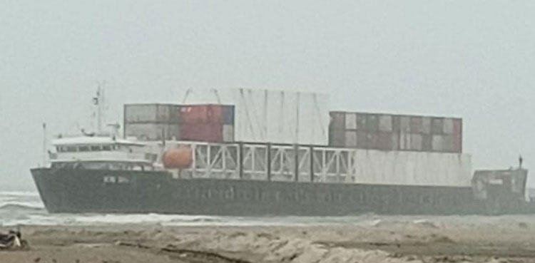 Two ships experience faults at Port Qasim navigation channel: PM aide