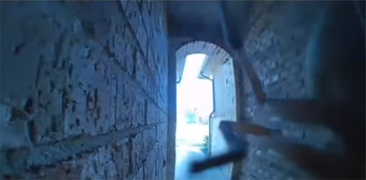 'Kill the spider on front door ', woman gives additional instruction to Amazon rider