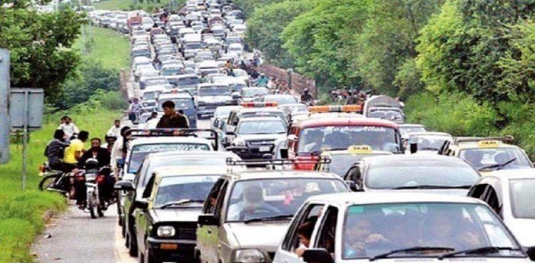 Tourists throng Murree to enjoy last holiday of Eidul Adha