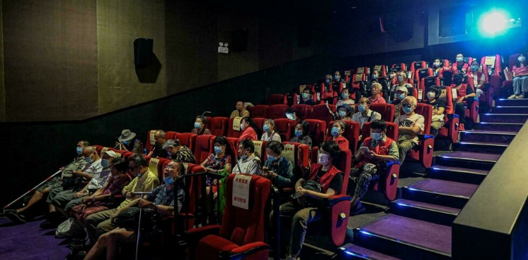 'Talking movies': Chinese cinema bringing film to blind audiences