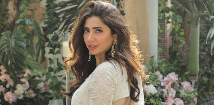 Mahira Khan addresses Instagram love note to beau Salim Karim