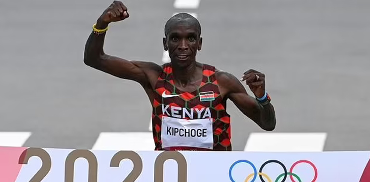King Kipchoge retains men's Olympic marathon title