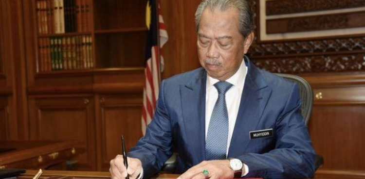 Ex-Malaysian PM charged with sedition over royalty remarks