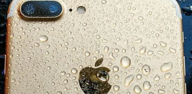 Diver looking for treasure at bottom of river finds iPhone, returns it to owner