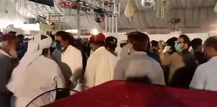 Sindh minister spotted attending gathering at marriage hall amid Karachi lockdown