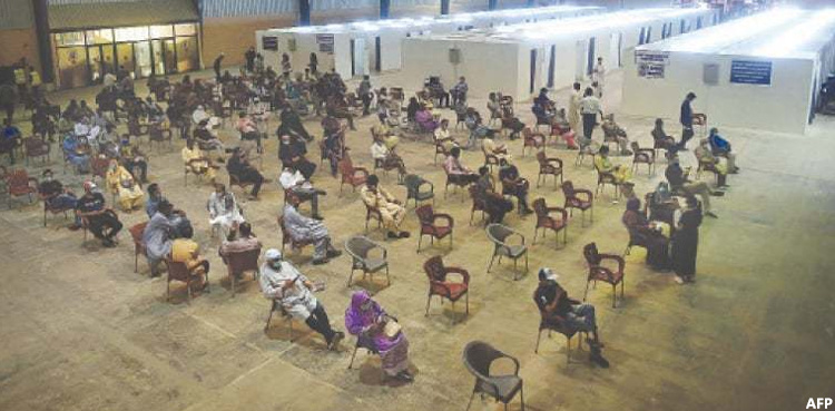 Vaccination resumes at Karachi Expo Centre after strike