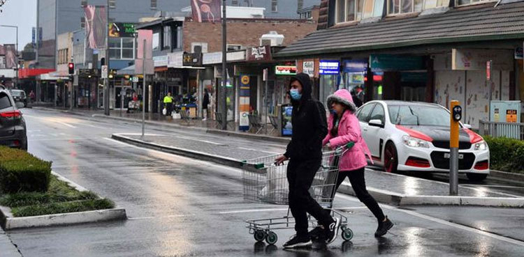 Lockdown in Brisbane extended as army patrols Sydney to enforce COVID curbs