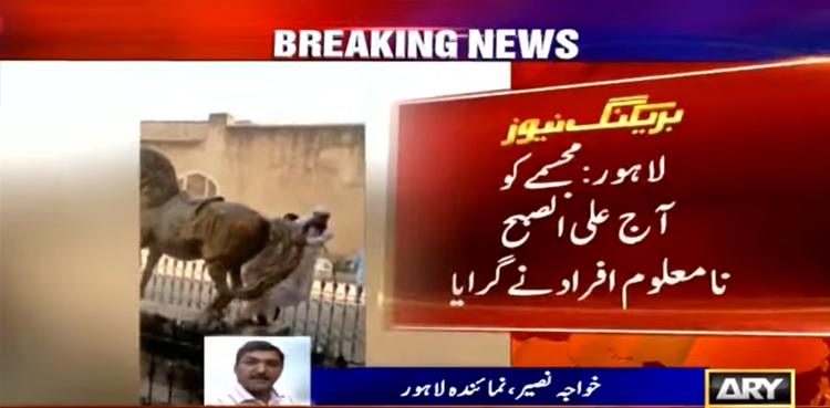 Unknown men knock down Ranjit Singh statue outside Lahore Fort