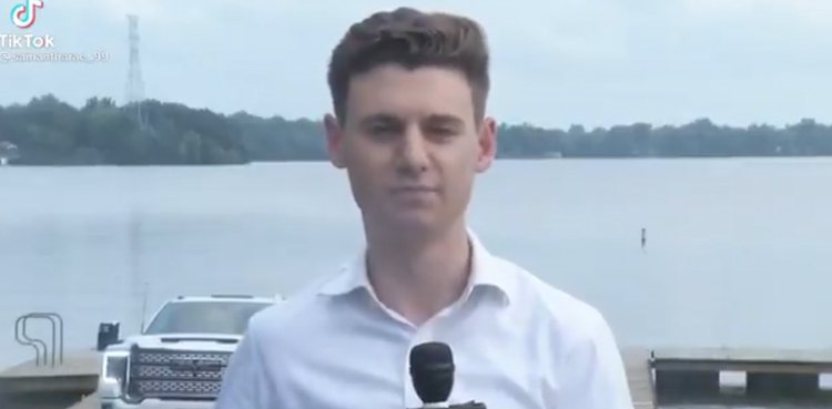 Shocking video: Pick-up truck sinks into lake during live news coverage