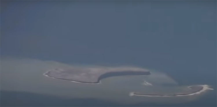 Video: Volcanic eruption creates new island 'Niijima' in Japan