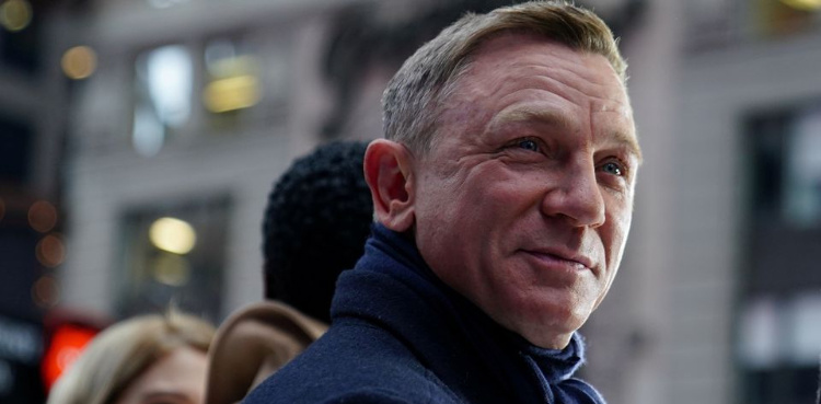'Massively grateful' Daniel Craig bids farewell to James Bond