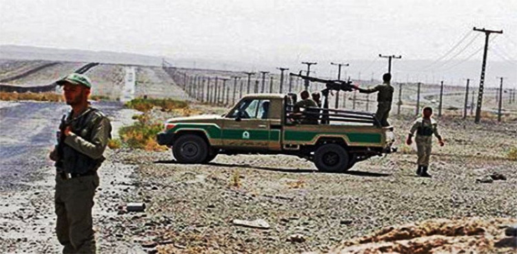 Iran hands over 315 Pakistani deportees to FIA at Chagai