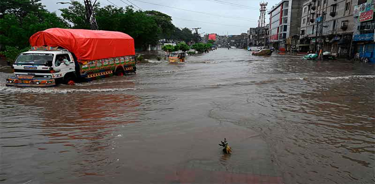 Lahore downpour leaves roads flooded, rescue teams on alert