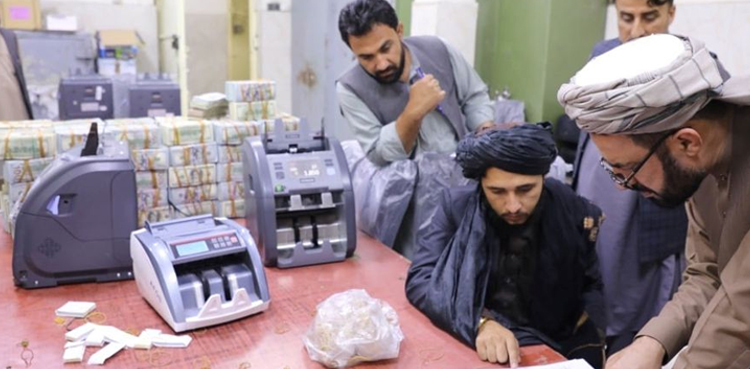 UN warns of 'colossal' collapse of Afghan banking system