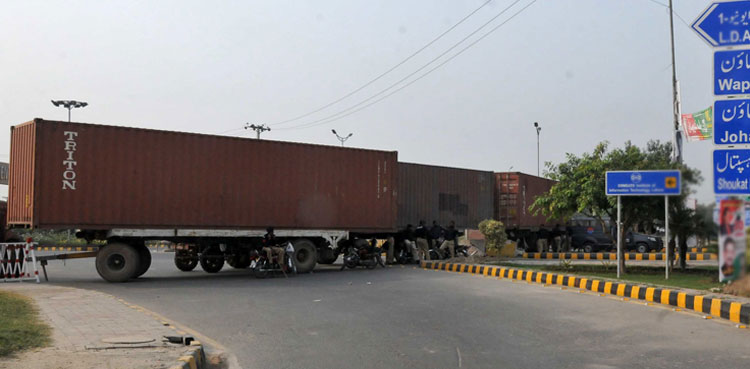 Obstacles removed on Chenab Bridge near Gujrat