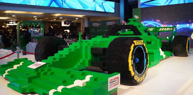 World's largest Formula One car using Lego pieces made