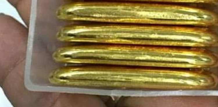 Passenger with 1.5kg gold, cash dodges airport screening, boards plane