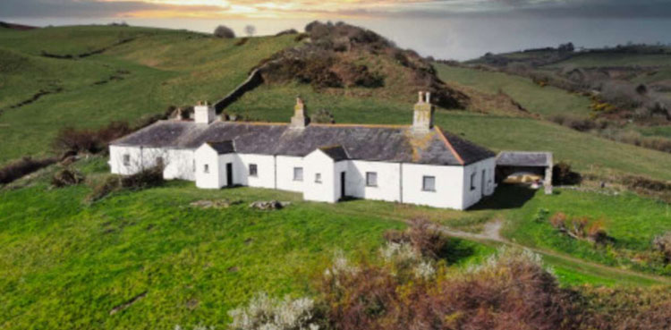 UK house with no electricity, freshwater, internet goes on sale for £550,000!!